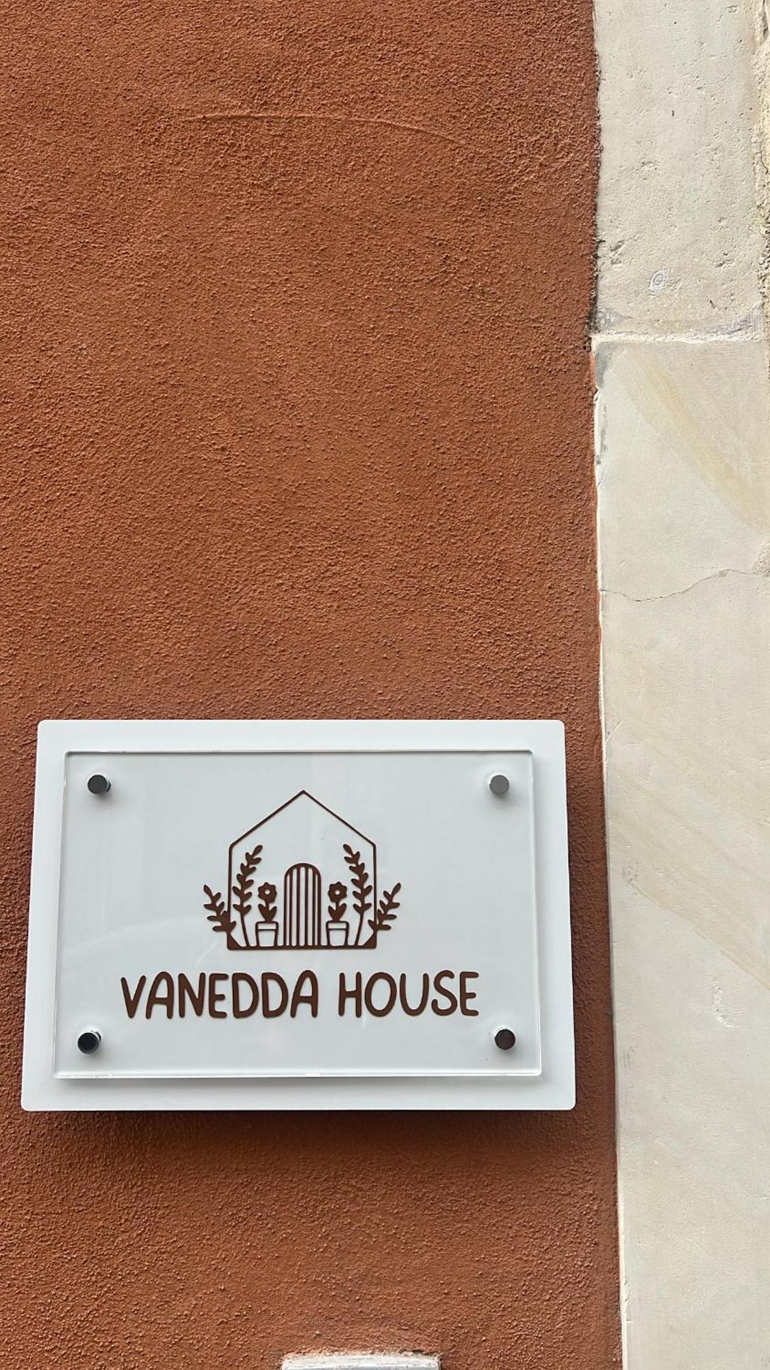 Vanedda House Apartment คาตาเนีย ภายนอก รูปภาพ